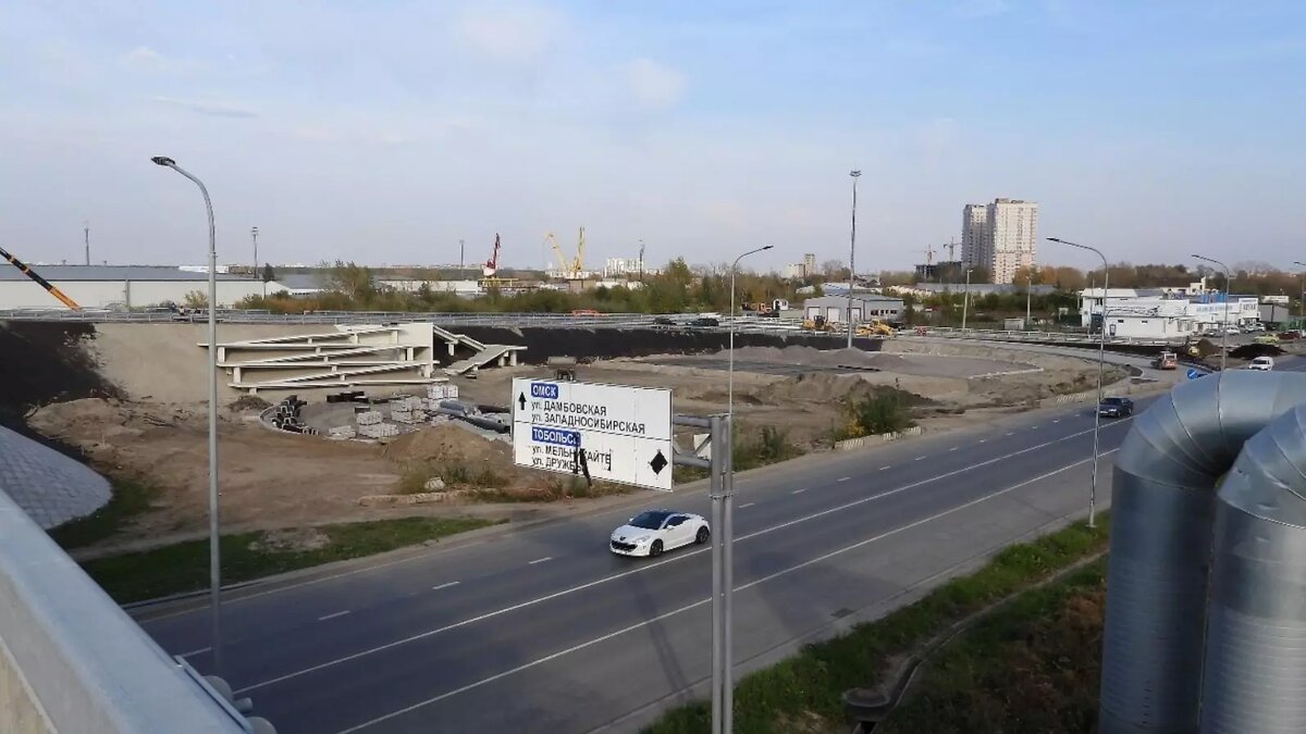     В Тюмени сегодня откроют движение по двум новым съездам с развязки по улице Мельникайте — Дамбовской. Официальное открытие состоится в 15 часов дня, рассказали «Нашему Городу» в Главном управлении строительства региона.
