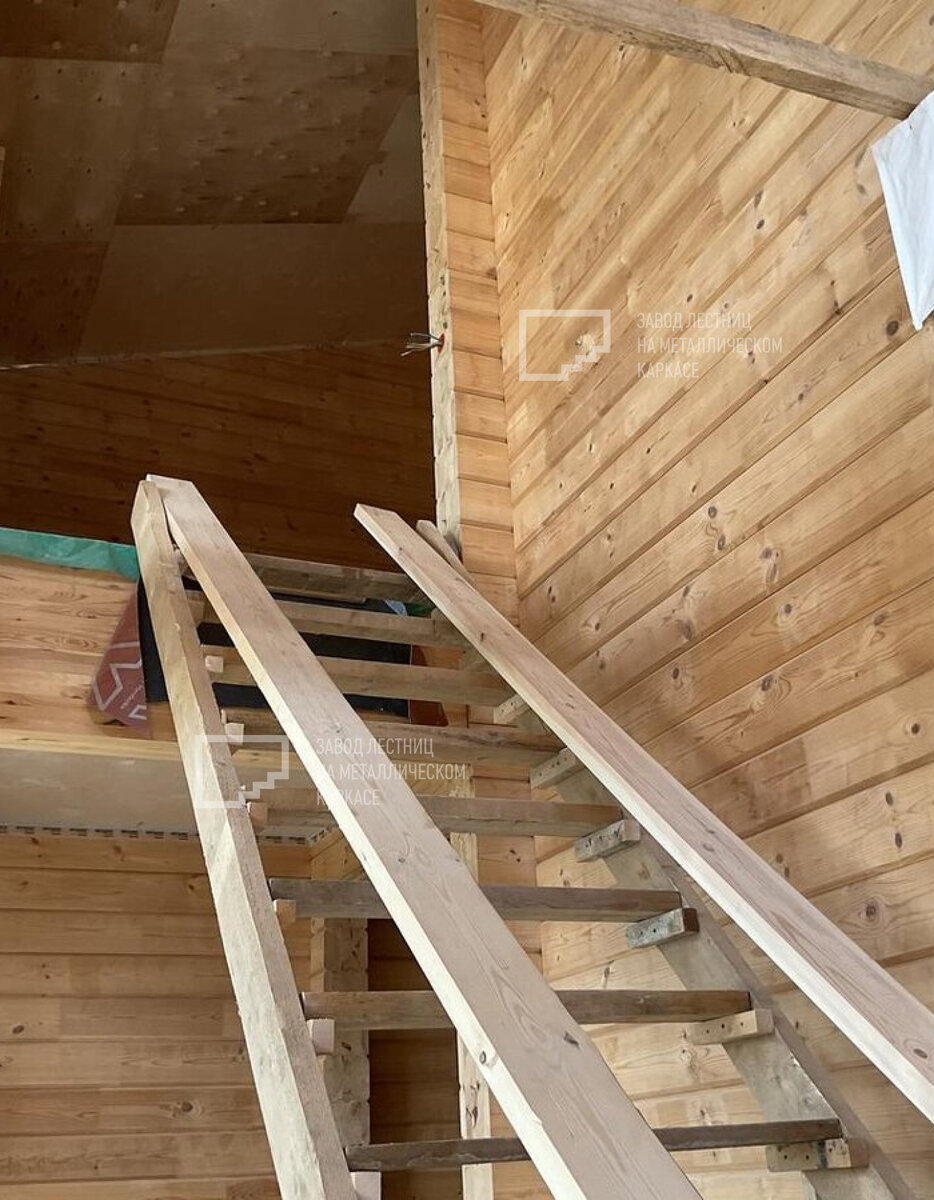Деревянная лестница из бруса