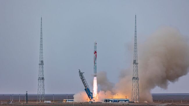     Ракета-носитель Zhuque-2, работающая на метане, стартует с космодрома Цзюцюань 12 июля 2023 года в Цзюцюань. Источник: VCG