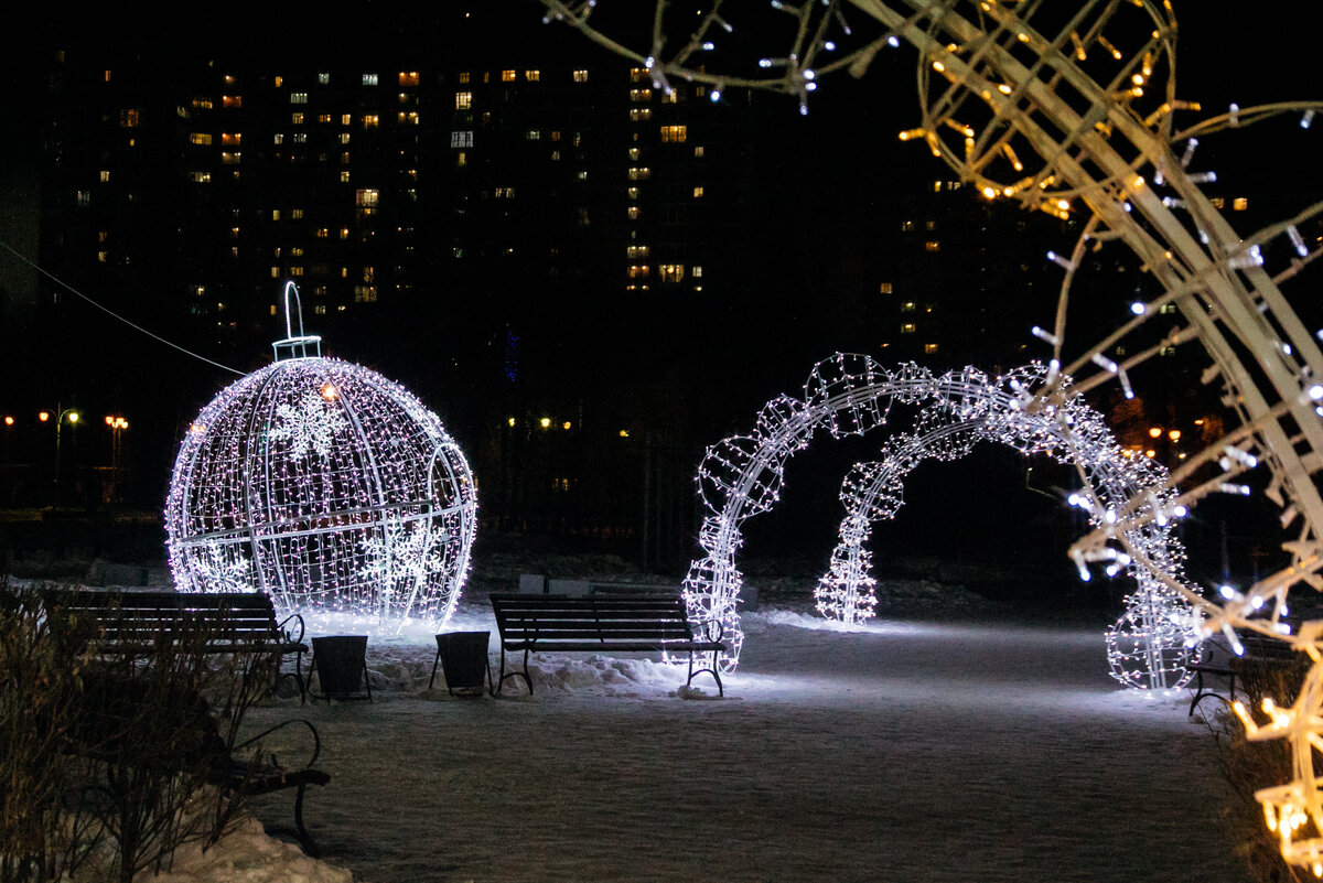    Город в огнях: как Сургут начал наряжаться к Новому году