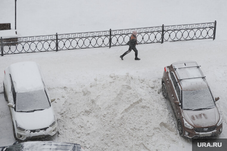    Снег засыпает Челябинскую область уже четвертый день
