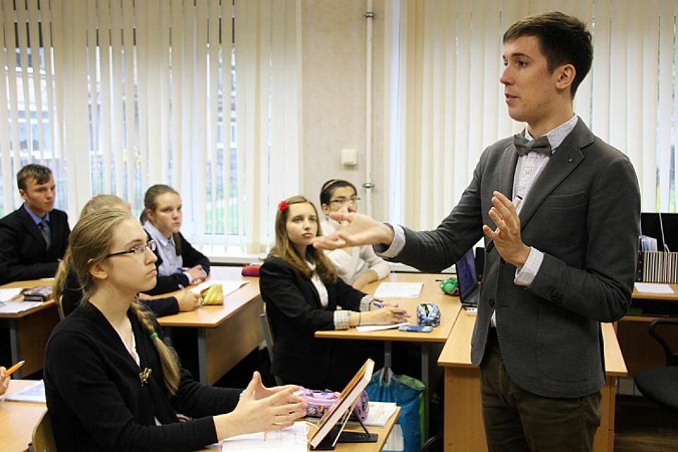 Колледж учителя москва. Молодые учителя. Молодой учитель. Преподаватели техникума. Педагог колледжа.