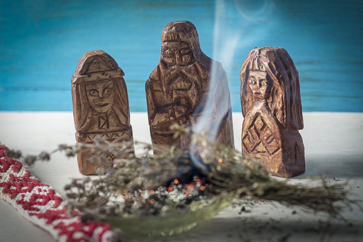 Окуривание - один из древнейших методов взаимодействия человека с растениями. Фото: Dreamstime