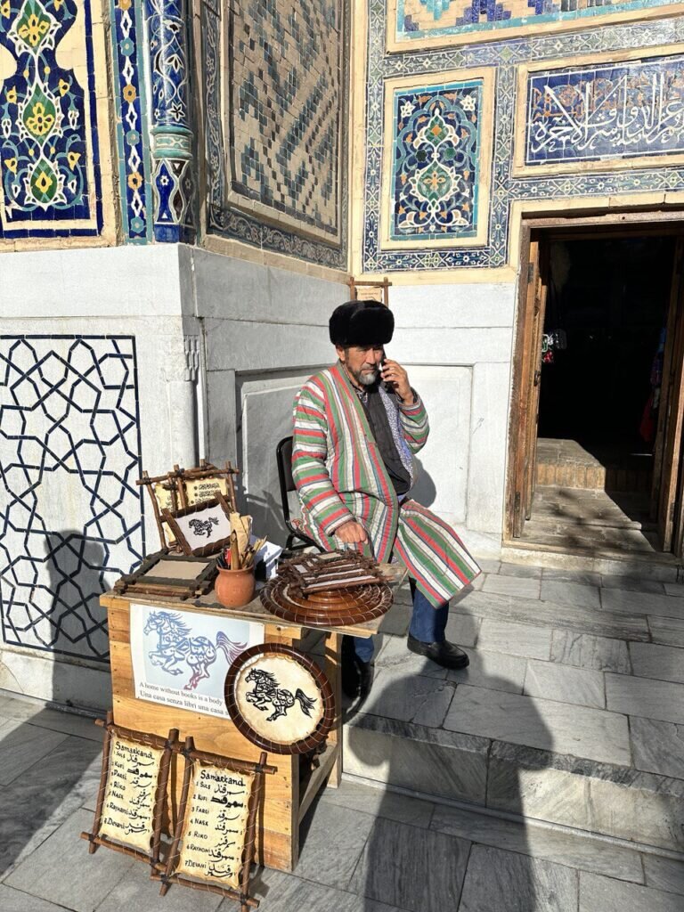 Узтелеком самарканд номер телефона. Регистан самарканд. Uztelecom samarqand filiali. Регистан самарканд с подсветкой. Туристический комплекс silk road samarkand.