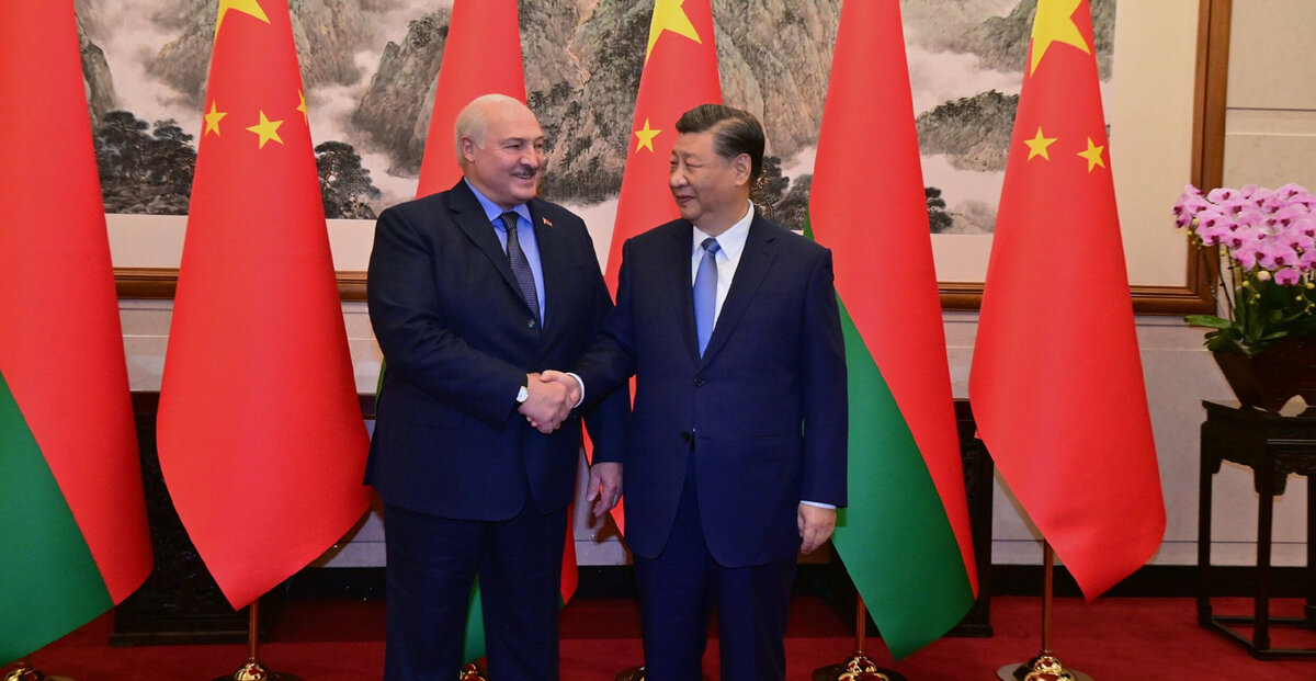 Президент Белоруссии Александр Лукашенко на встече с председателем КНР Си Цзиньпином в правительственной резиденции Дяоюйтай в Китае, 4 декабря 2023 / Пресс-служба Президента Республики Беларусь 