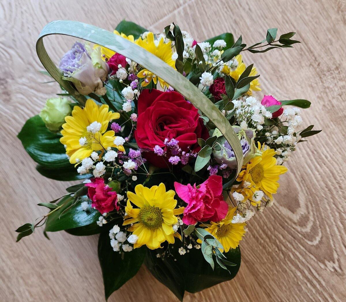 букетик от внука, ему уже 5 дней, но все еще радует 