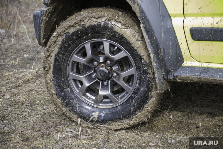    Три семьи уже 11 лет пытаются добиться строительства дороги