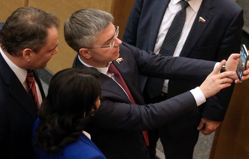    Госслужащим в РФ запретят использовать мессенджеры в личных целях