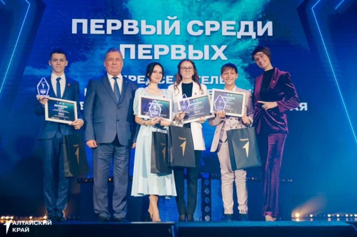    В Барнауле прошло торжественное награждение участников «Движения первых»