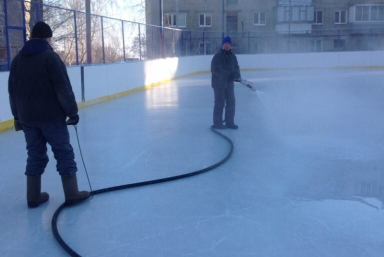    Этой зимой во дворах Оренбурга будут залиты 28 хоккейных кортов Марина Шарт