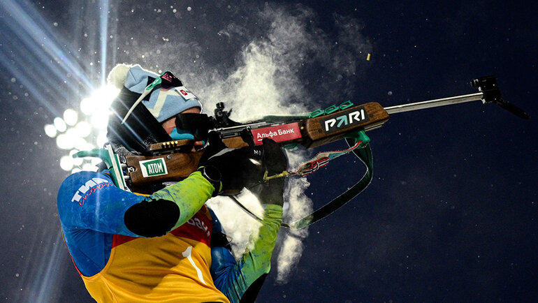    Биатлонисты во время гонки.СБР