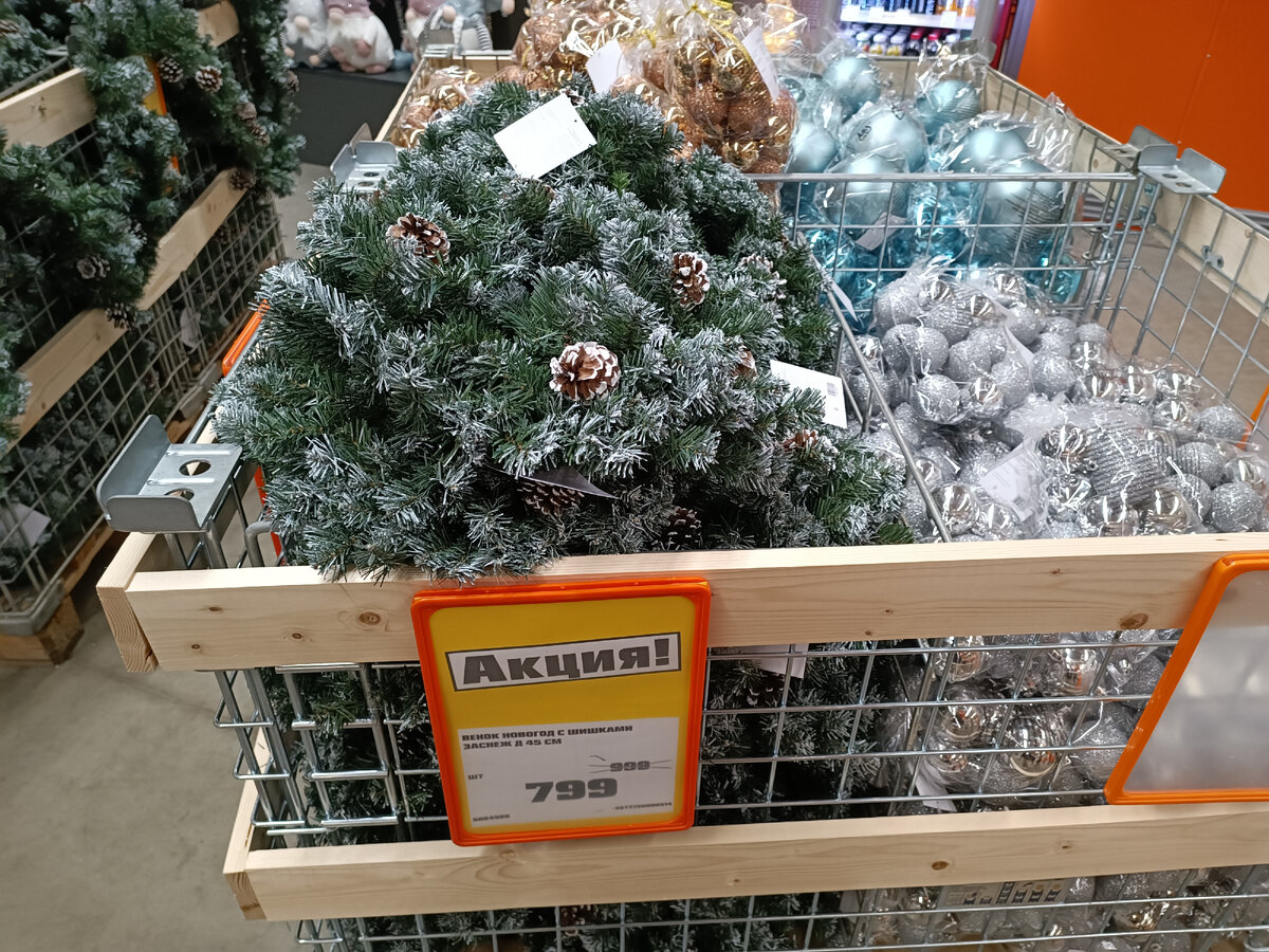 Венок из дешёвой имитации елочных веток  