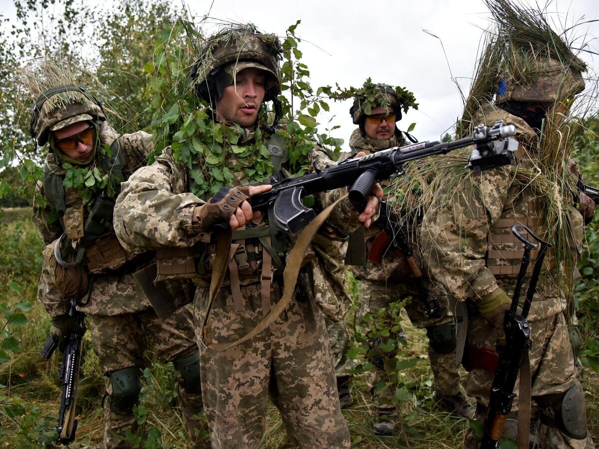    Военнослужащие во время совместных учений Украины и стран НАТО Rapid Trident-2021 на Яворовском полигоне во Львовской области.© РИА Новости / Стрингер