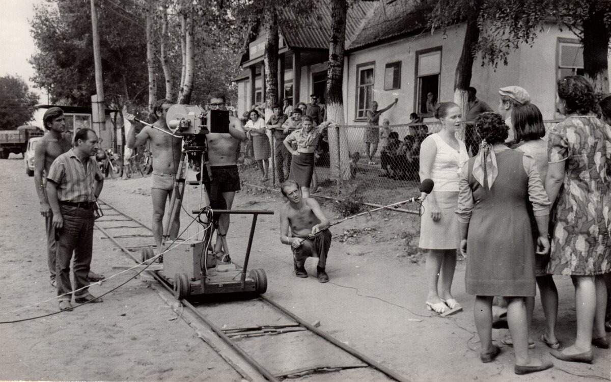 Кадр со съёмок фильма «Здравствуй и прощай» (реж. Виталий Мельников, 1972)