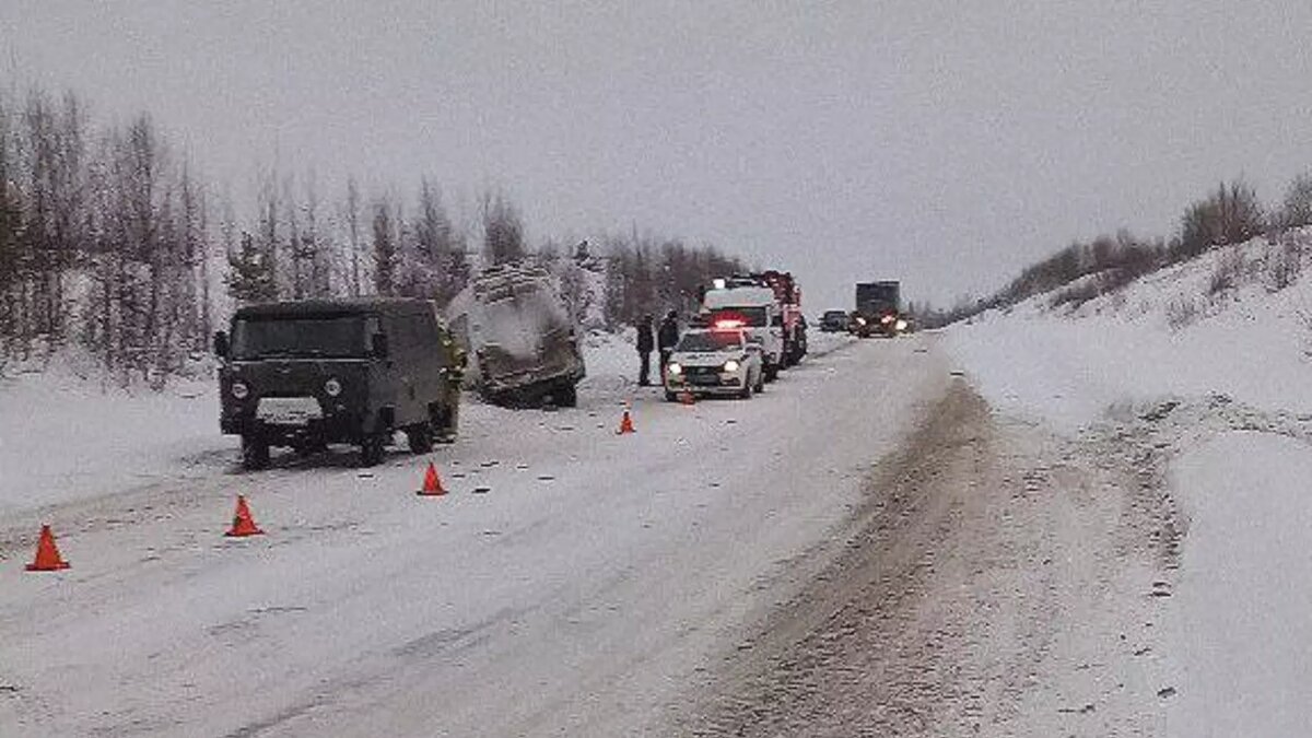     По предварительным данным, травмы различной степени тяжести в крупном ДТП с участием микроавтобуса в Балезинском районе получили 7 человек, в том числе двое подростков. Об этом сообщает телеграм-канал вице-премьера республики Эльвиры Пинчук.