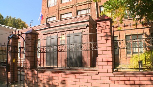     В Иванове родители учеников 55-й школы считают, что в здании рухнула балка