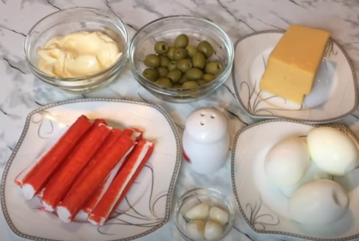 Закуска шарики из крабовых палочек, яиц и творожного сыра