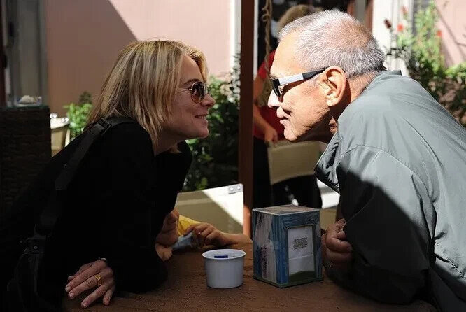 Андрей Кончаловский с Юлией Высоцкой, семейное фото, соцсети