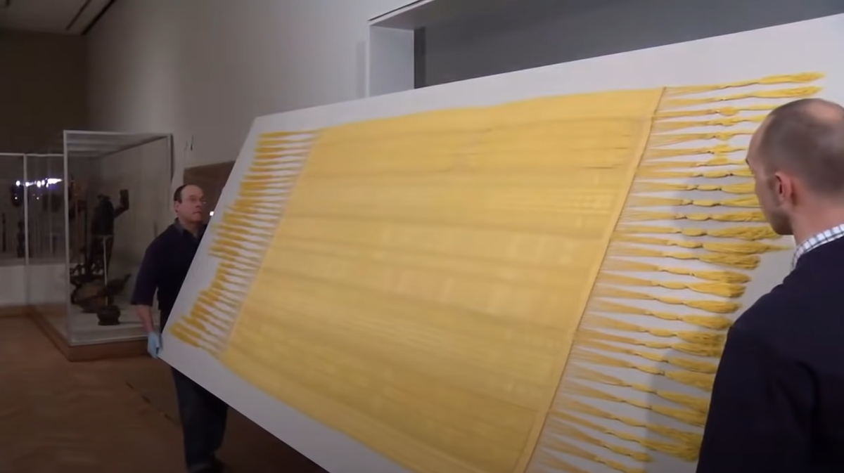 Размером 335*122 см