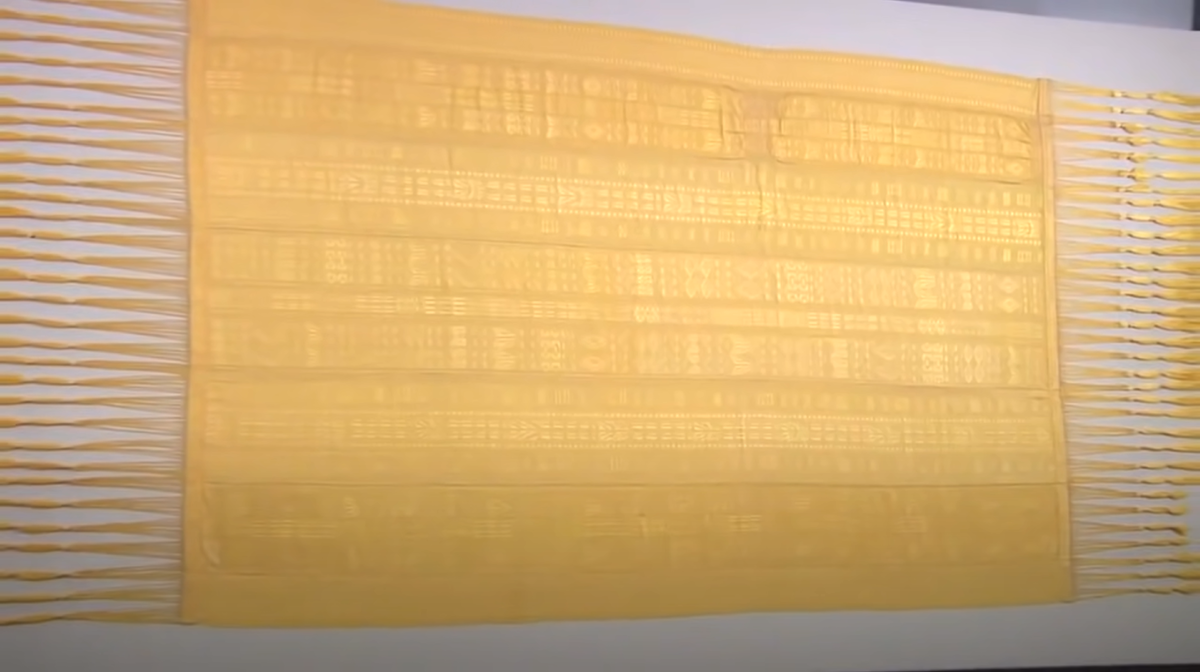 Размером 335*122 см