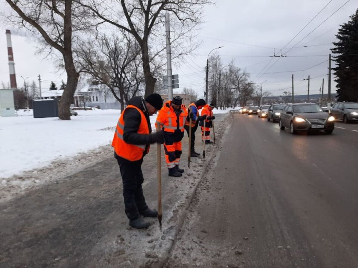    В Курске дорожники продолжают уборку снега