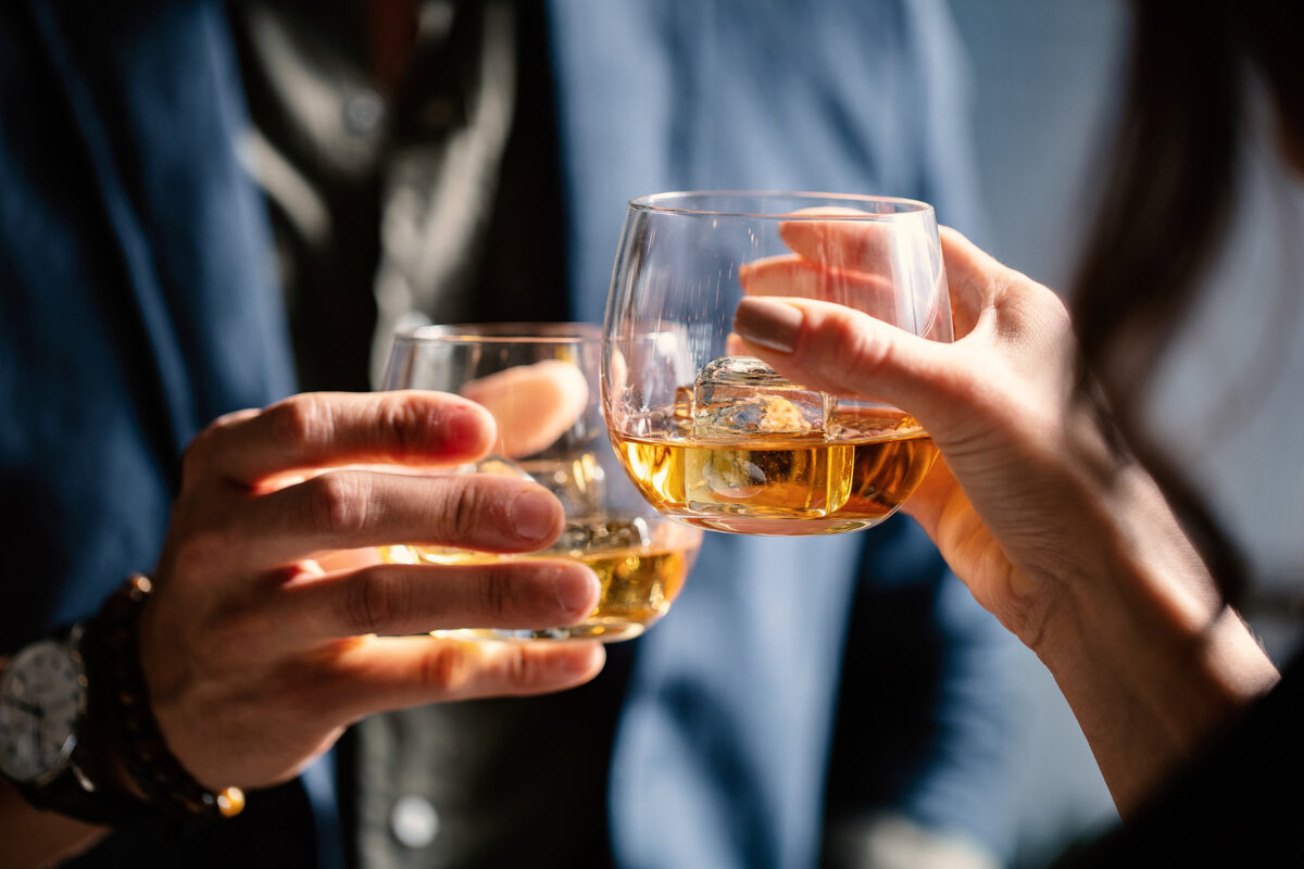 <a href="https://ru.freepik.com/free-photo/closeup-shot-of-two-people-clinking-glasses-with-alcohol-at-atoast_11062823.htm#page=2&query=%D0%B0%D0%BB%D0%BA%D0%BE%D0%B3%D0%BE%D0%BB%D1%8C&position=15&from_view=search&track=sph&uuid=c9ac1aba-1adc-487a-8c38-3d045ff0cb8d">Изображение от wirestock</a> на Freepik