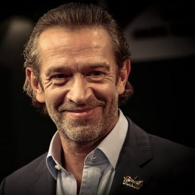     Владимир Машков сменил Александра Калягина на посту председателя Союза театральных деятелей РФ