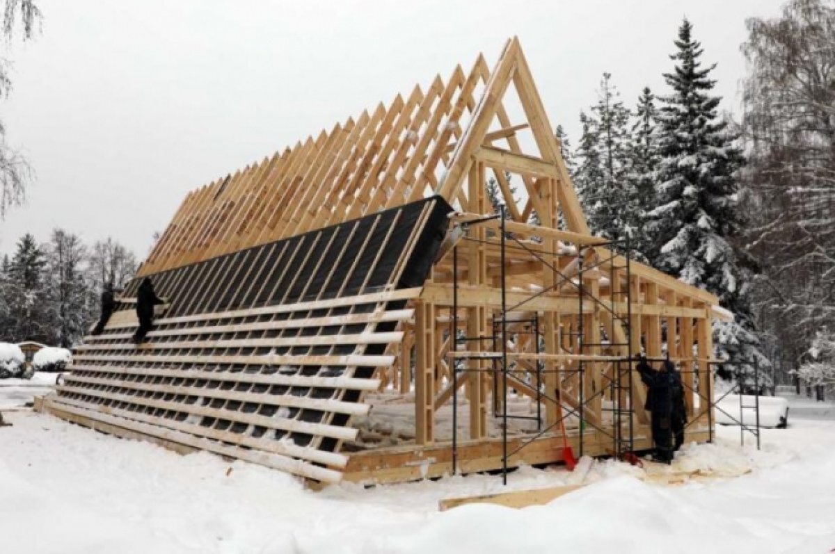    На площади Ленина началось строительство резиденции Уфимского Деда Мороза