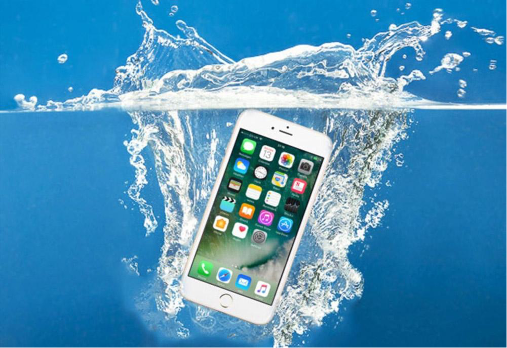 Айфон 11 упал в воду
