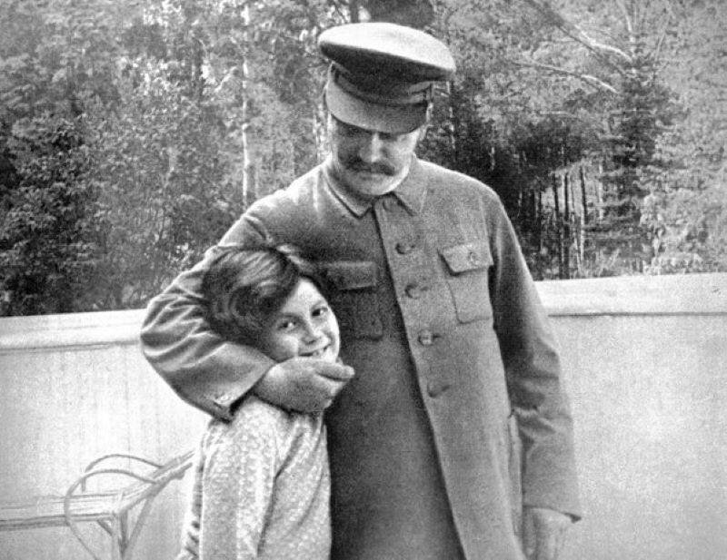 И. В. Сталин с дочерью Светланой