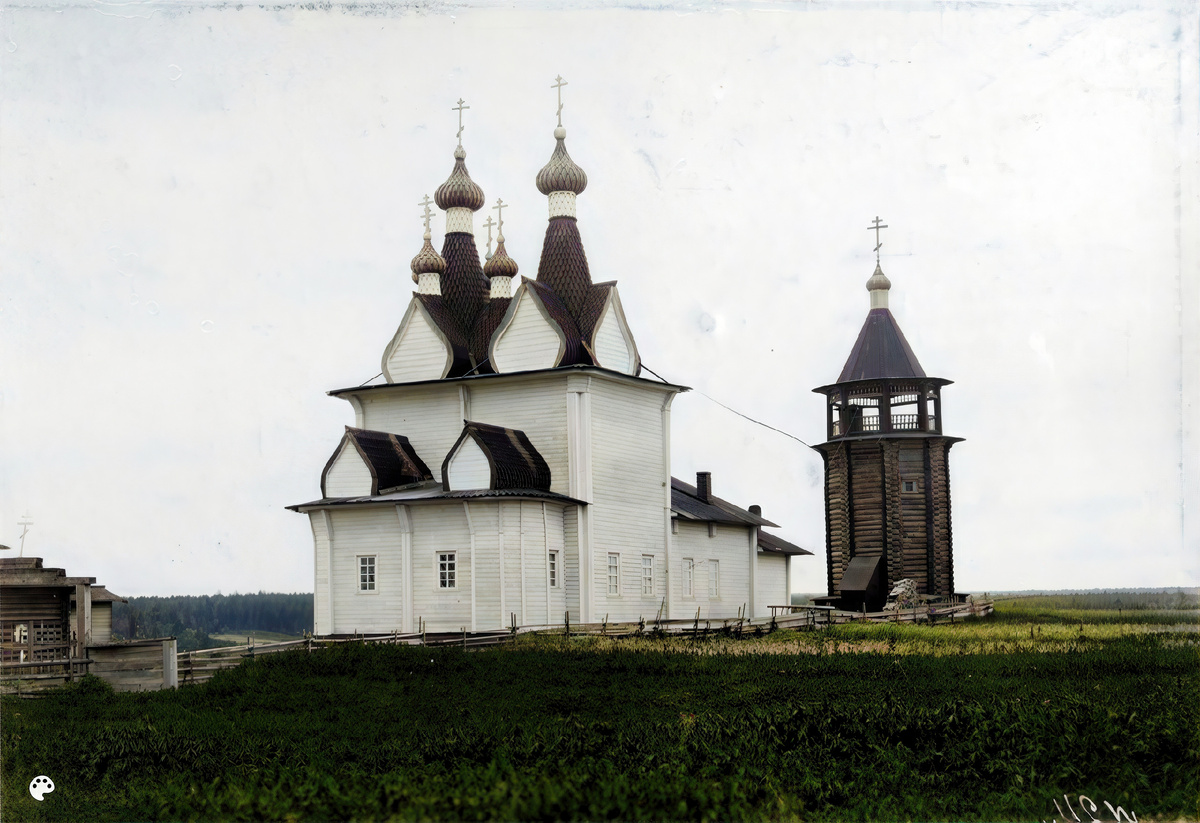 Окрестности Пинеги. Село Пиринемь, Георгиевская церковь 1717 года и колокольня 1750 года