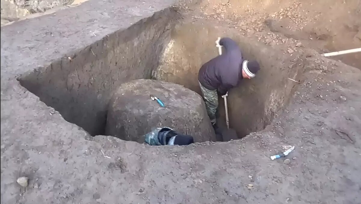     В Ростовской области обнаружили древние меотские святилища возрастом более 1,8 тысячи лет, об этом сообщил ТАСС.