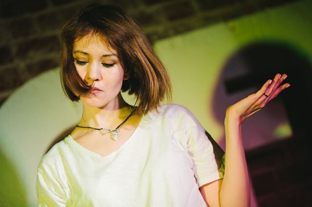    О чём поёт Аигел в саунтдреке «Пыяла» к сериалу «Слово пацана»?