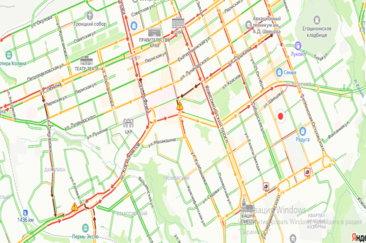    Город сковали многокилометровые пробки.