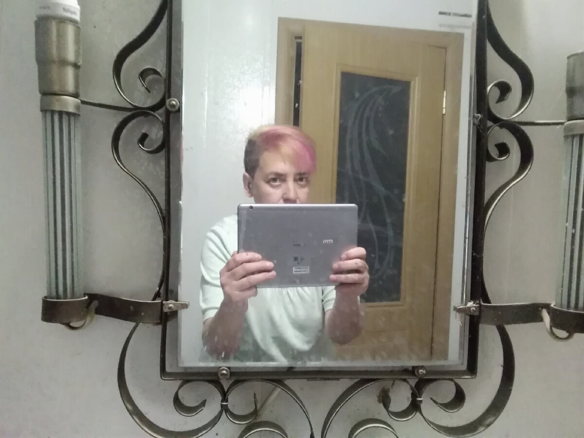 Это я. С немым вопросом в глазах.