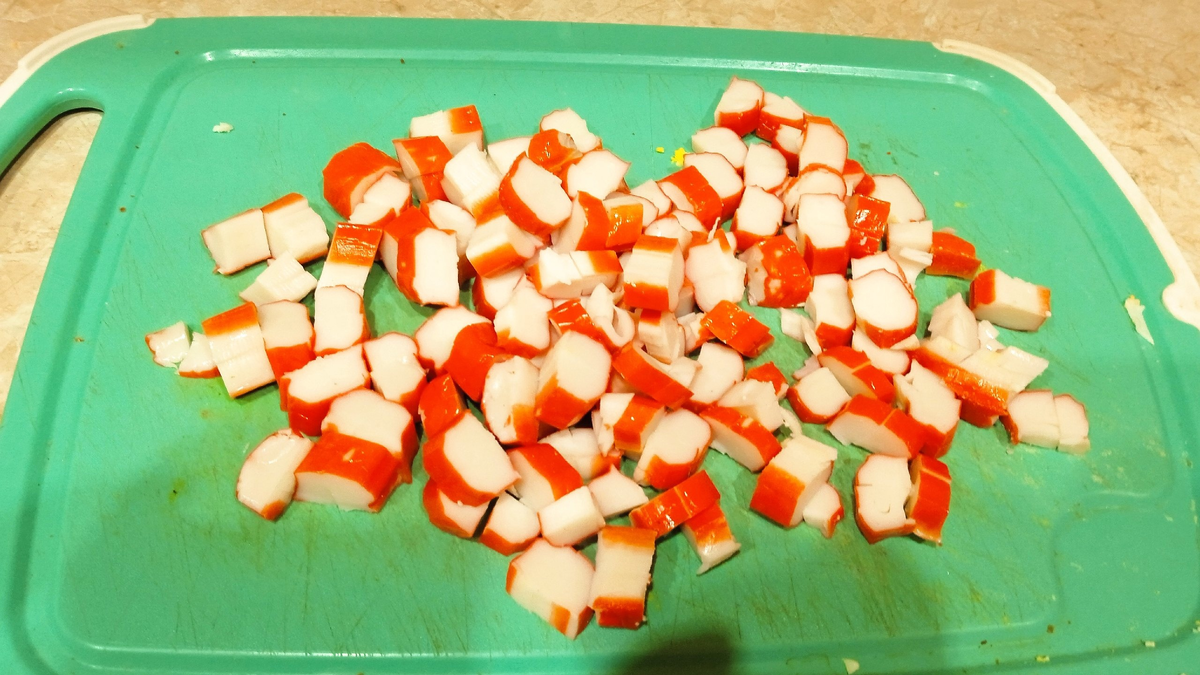 Салат из крабовых палочек и корейской морковки. Рецепт с фото