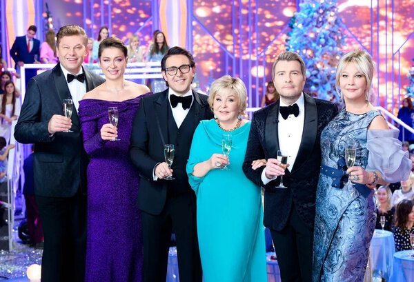 "Новогодний Голубой огонёк – 2024: ведущие и участники. Фото © smotrim.ru / Россия 1