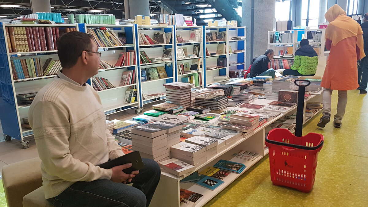 Однажды в Иране. Крупнейший в мире книжный магазин Тегеранский «Книжный  сад» | Ирина 