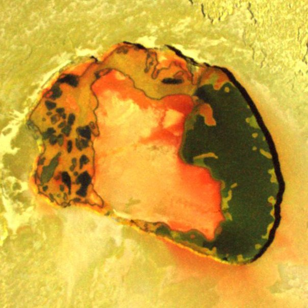 Замечательные цвета в вулканическом кратере Патера на спутнике Юпитера Ио, снимок космического корабля НАСА Галилео.