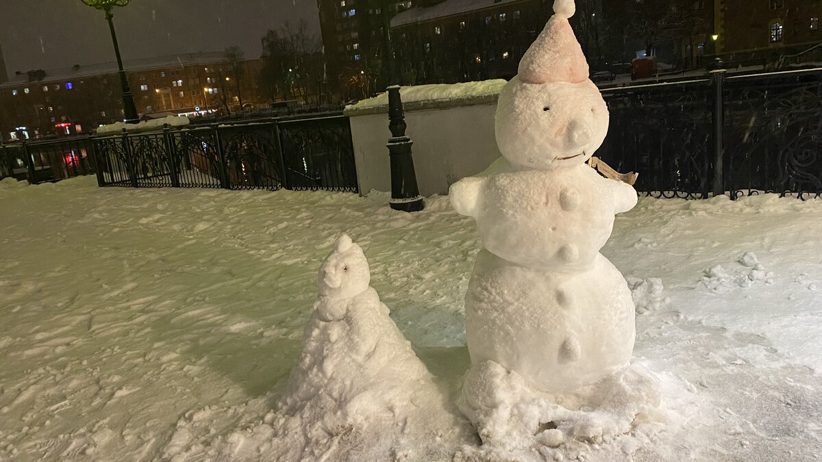 Снеговики в городе) фото автора