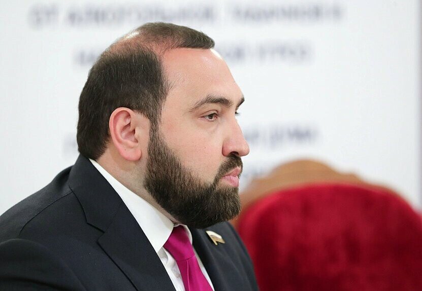 ​Бийсултан Хамзаев поддержал инициативу Толстого. Фото: duma.gov.ru