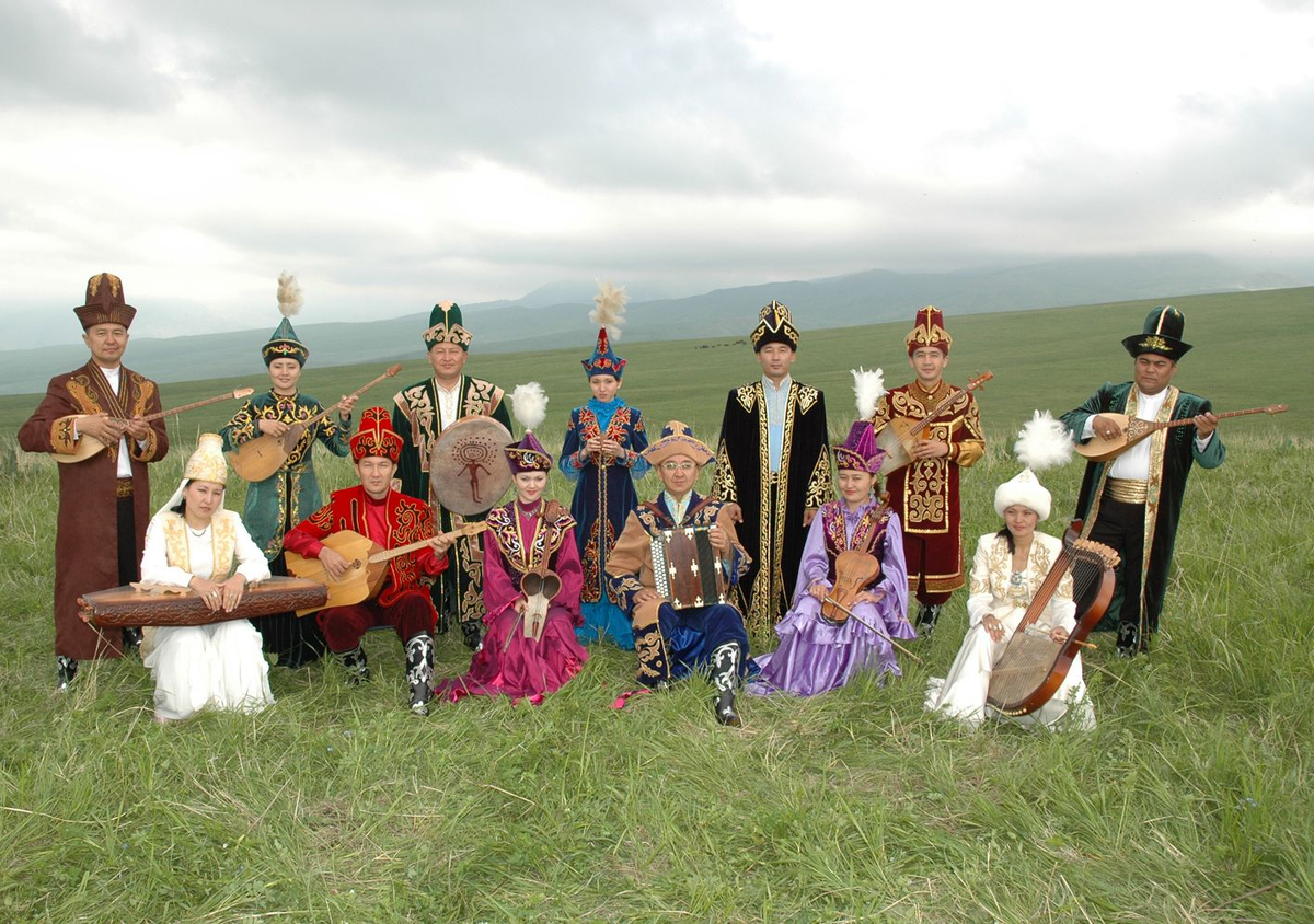Kazakh traditional. Традиции казахов. Культура казахов. Казахский ансамбль. Народная культура казахов.