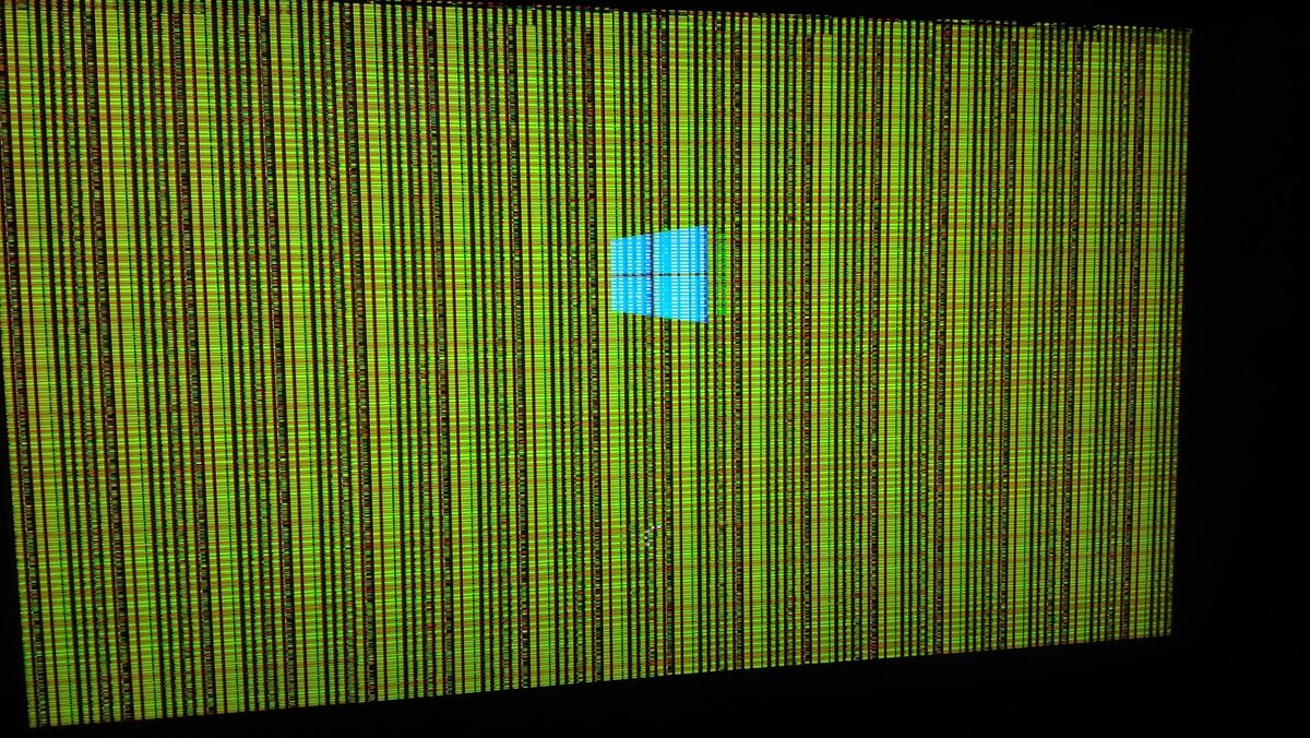Видеокарта полосы на экране. Артефакты ГПУ видеокарты. Артефакты на мониторе. Артефакты чипа видеокарты. Артефакты на экране от видеокарты.