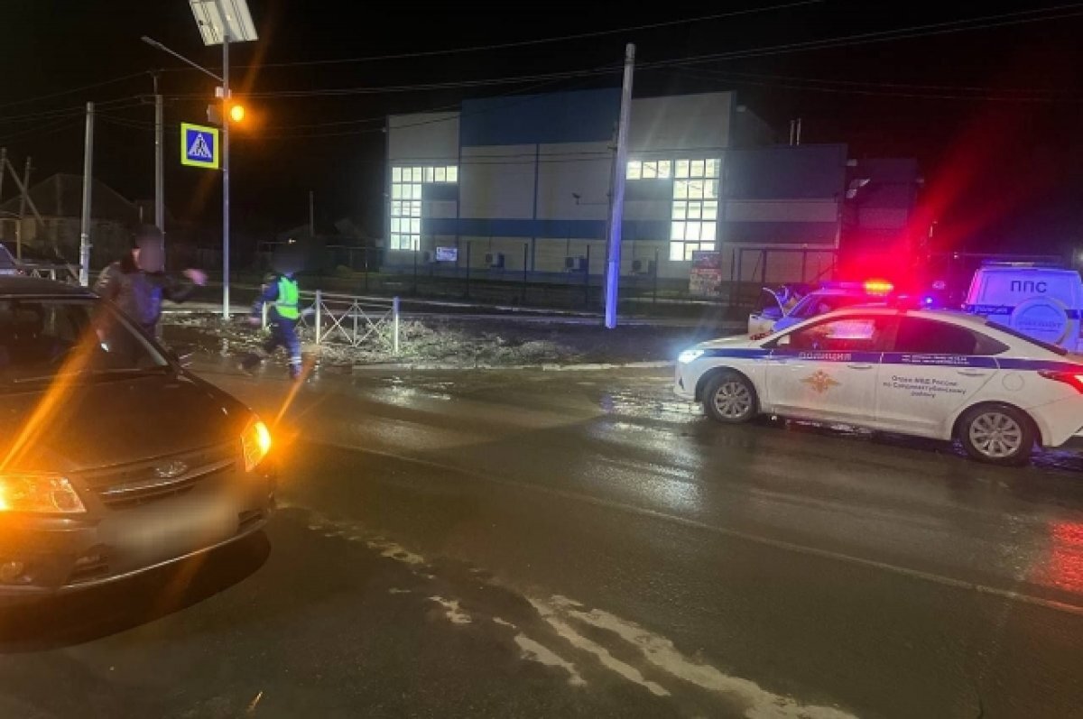    Под Волгоградом Lada сбила двух 10-летних пешеходов