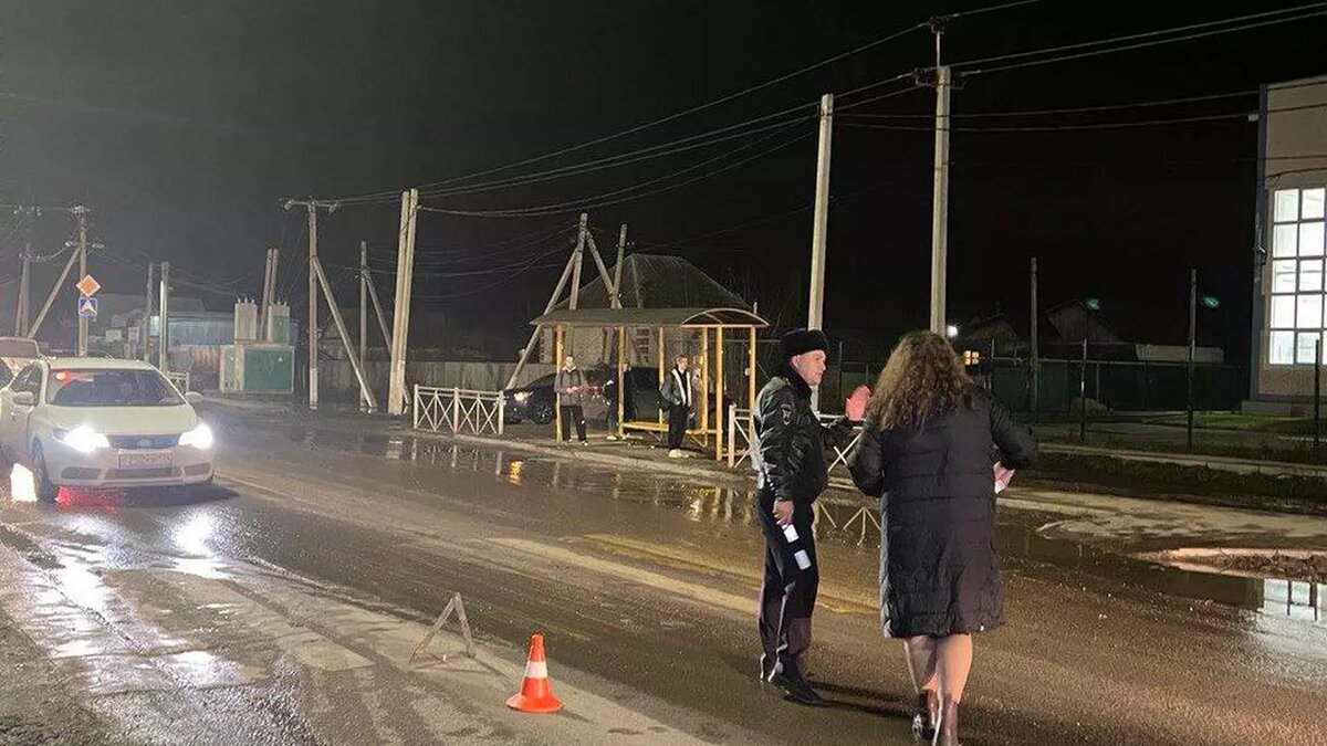     Наезд на двух школьников в городе Краснослободске Среднеахтубинского района совершил в понедельник вечером 75-летний водитель автомобиля «Лада Гранта», сообщили в прокуратуре Волгоградской области.