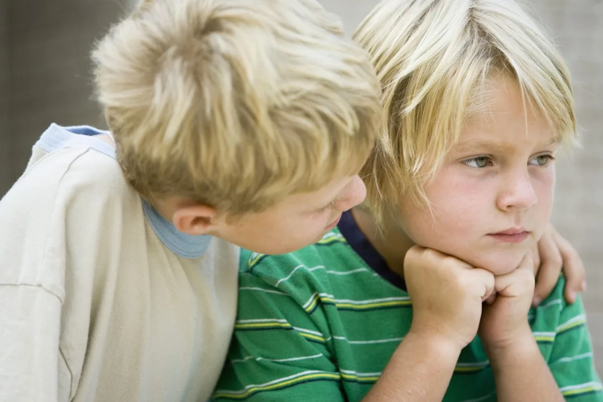 ребенок понимает другое и в. детям о дружбе. общение ребенка и взрослого. мать с ребенком. ребенок понимает другое и в.