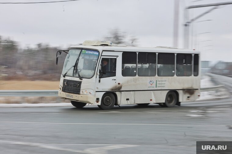    Автобус с 15 пассажирами съехал с дороги и опрокинулся на бок в Кетовском округе