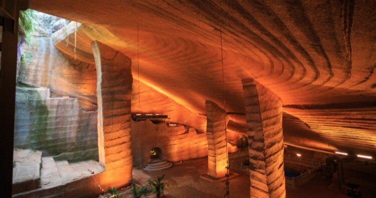 Одна из пещер. Фото предоставлено: Zhangzhugang via Wikimedia.org