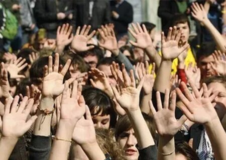    Украинская молодёжь выступает за окончание конфликта путём компромисса на переговорах