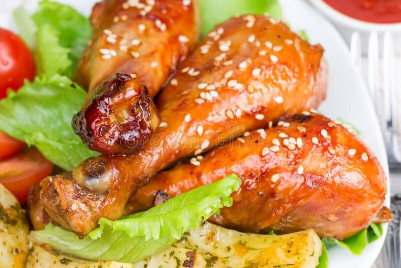 крылышки в кисло-сладком соусе. цыпленок терияки. фрайд чикен голень. куриные ножки в соусе терияки рецепт. куриные крылышки терияки.